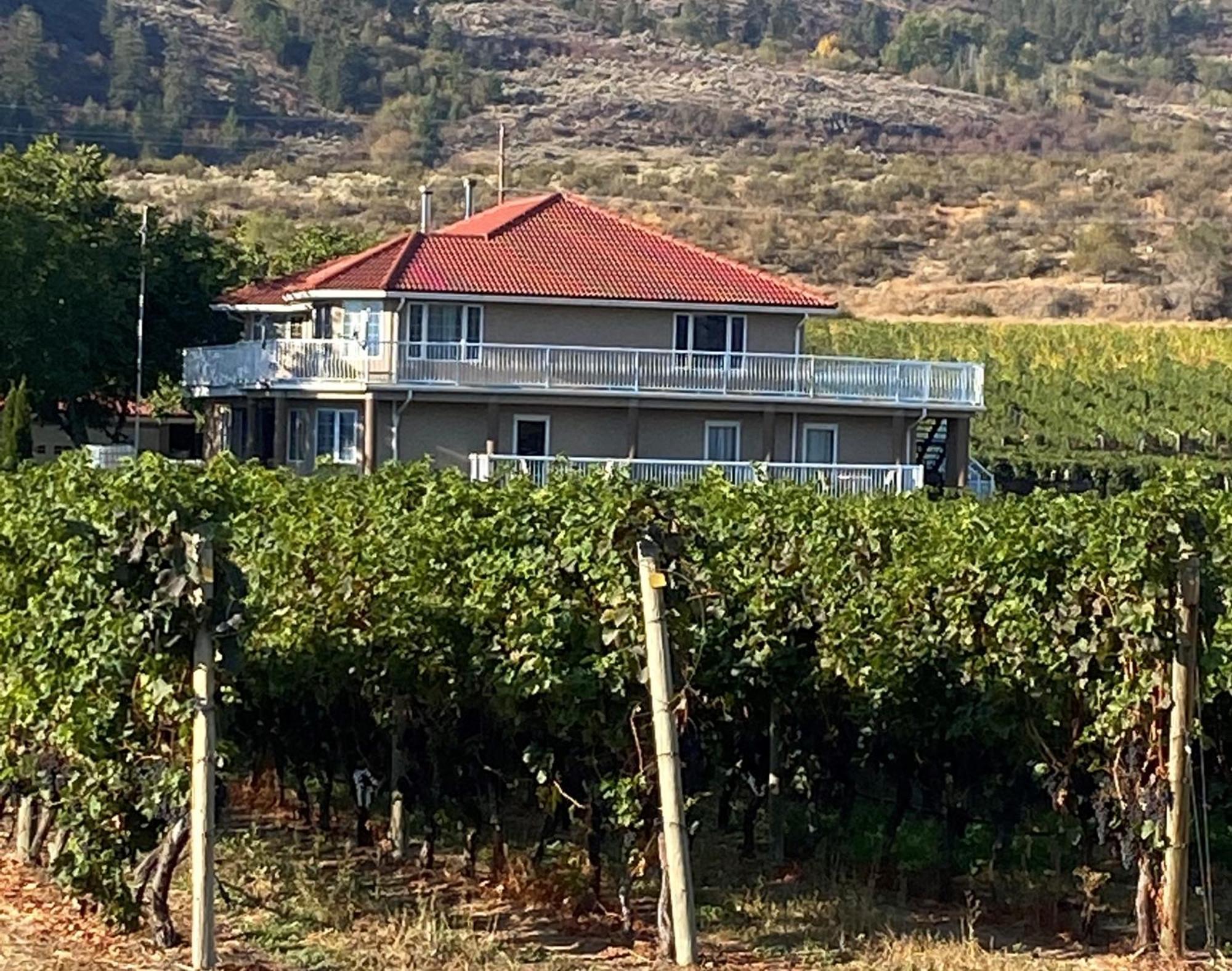 Sonora Desert Inn Osoyoos Bagian luar foto